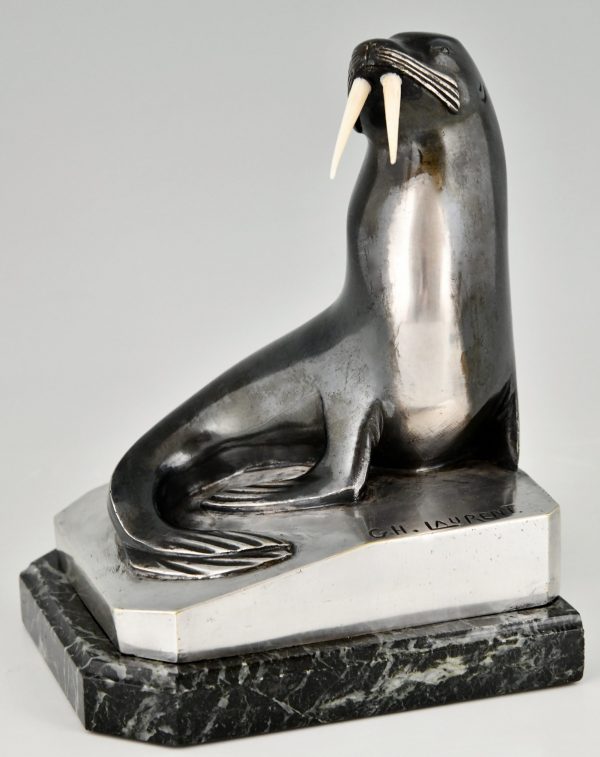 Art Deco bronzen boekensteunen met walrussen.