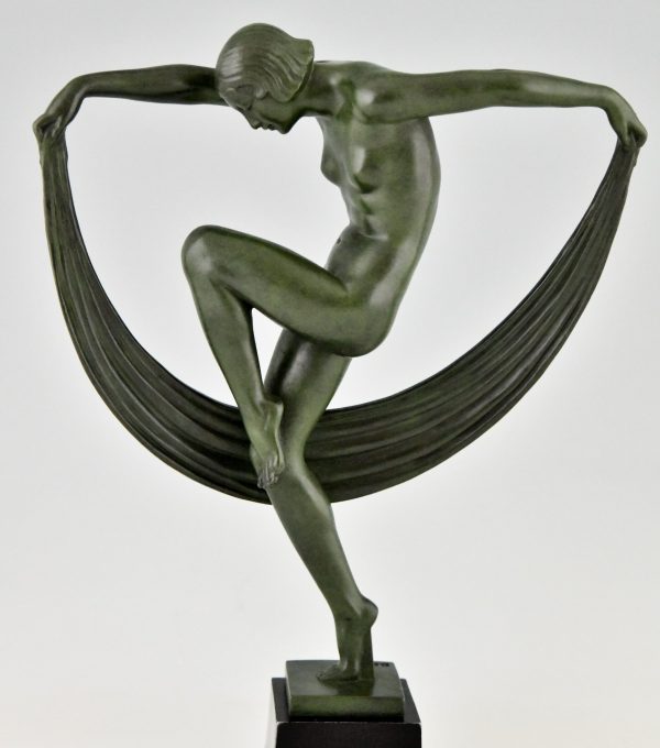 Art Deco sculptuur dansend naakt met sluier, Folie.