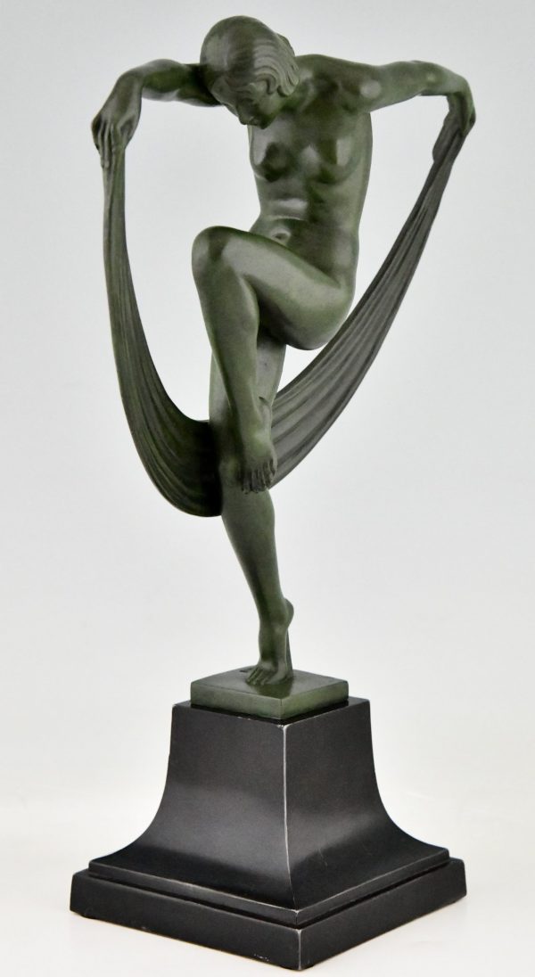 Art Deco sculptuur dansend naakt met sluier, Folie.