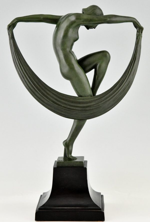 Art Deco sculptuur dansend naakt met sluier, Folie.