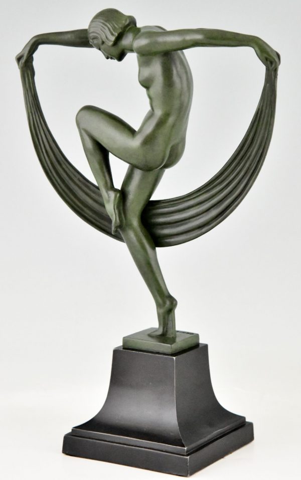 Art Deco sculptuur dansend naakt met sluier, Folie.