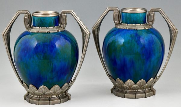 Paar Art Deco blaue Keramik Vazen mit Bronze Montur