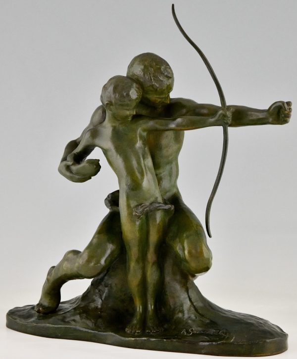 Bronze Skulptur im Art Deco-Stil Bogenschütze lehrt einen Jungen den Umgang mit dem Bogen