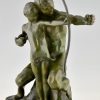 Bronze Skulptur im Art Deco-Stil Bogenschütze lehrt einen Jungen den Umgang mit dem Bogen