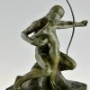 Art Deco Bronzen Sculptuur Boogschutter leert een jongen een boog te gebruiken