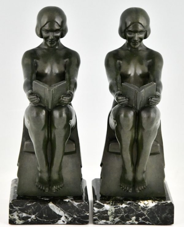 Art Deco bookends with reading nudes Delassement