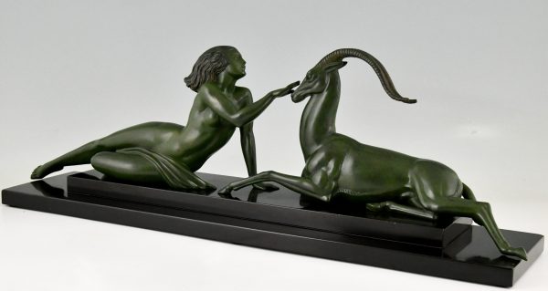 Art Deco sculpture femme nue et gazelle Seduction