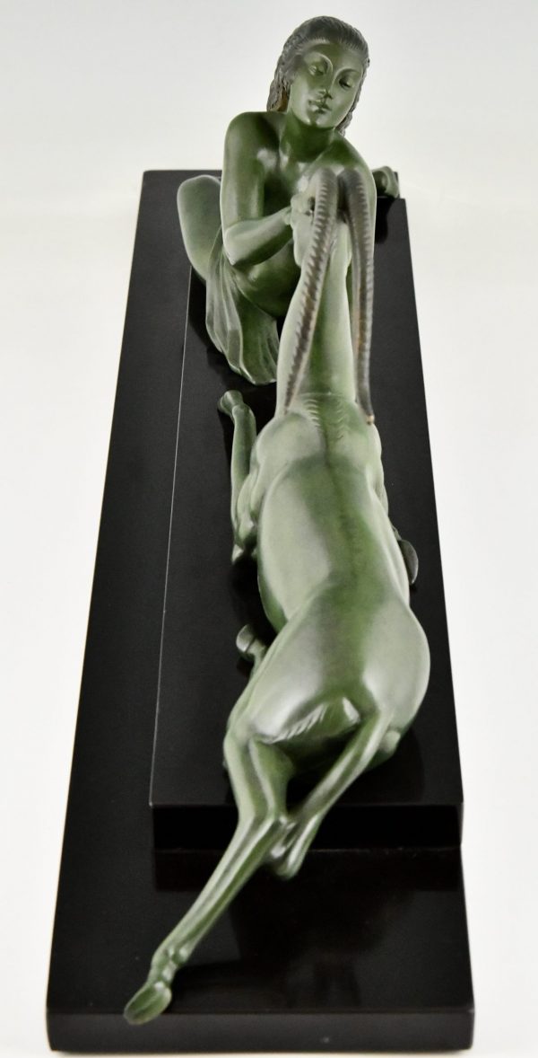 Art Deco sculpture femme nue et gazelle Seduction