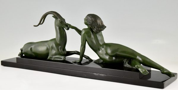 Art Deco sculpture femme nue et gazelle Seduction