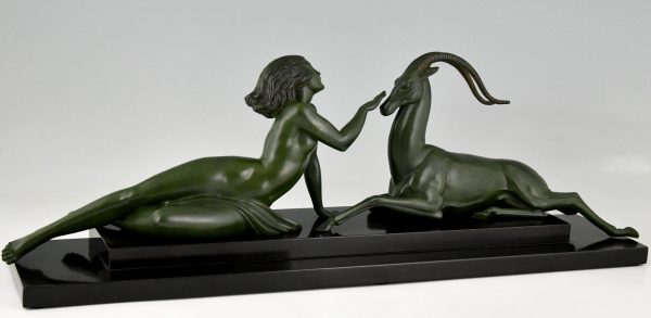 Art Deco sculpture femme nue et gazelle Seduction