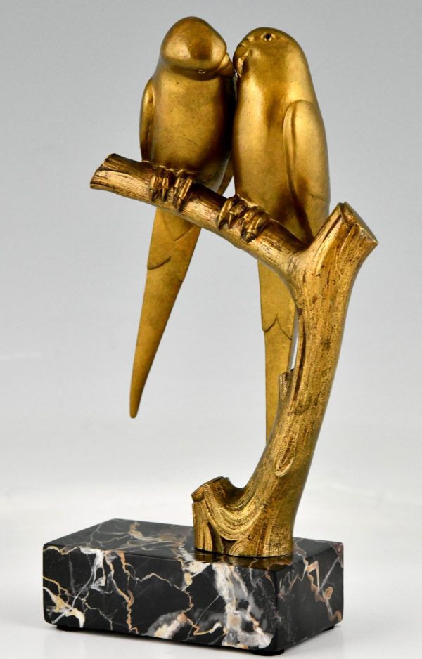 Art Deco Bronzeskulptur von zwei Sittichvögeln auf einem Ast