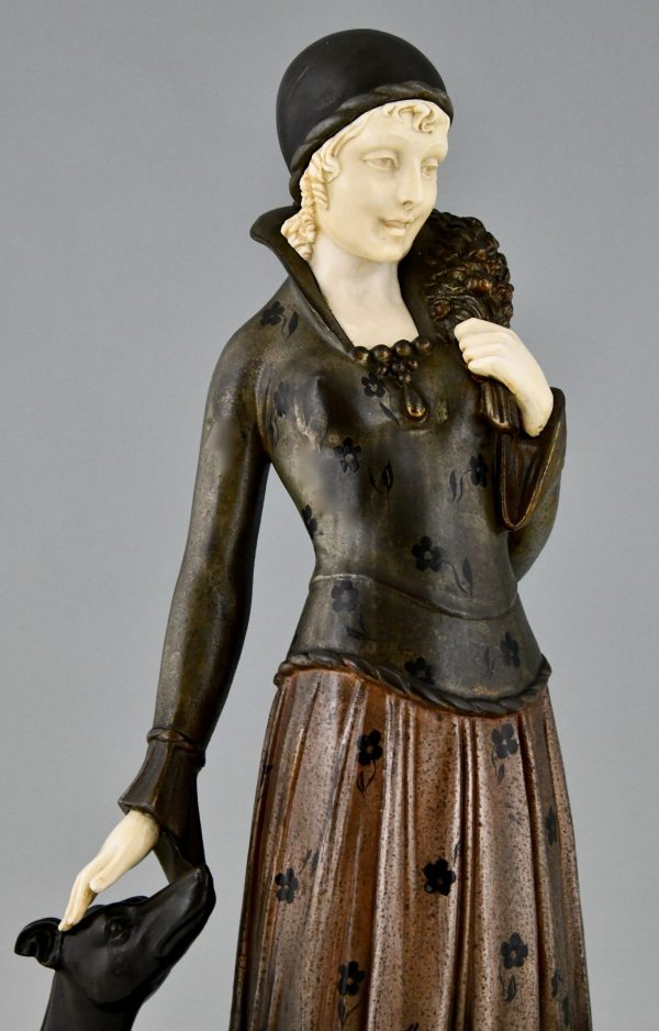 Art Deco sculptuur dame met windhonden