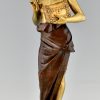 Art Nouveau bronzen beeld staande vrouw met juwelenkistje