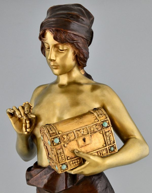 Jugendstil bronze Skulptur stehende Frau mit Schmuckkästchen