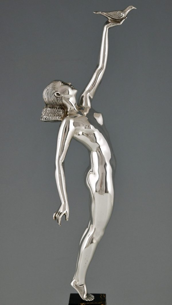 Sculpture en bronze Art deco femme nue au pigeon, message d’amour