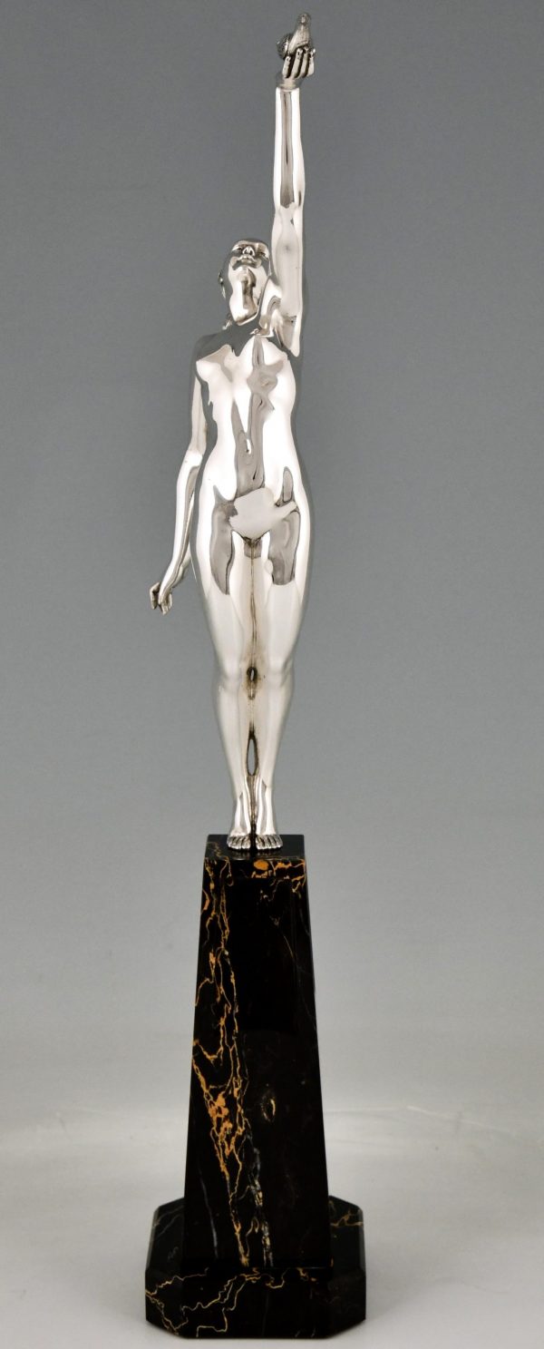 Sculpture en bronze Art deco femme nue au pigeon, message d’amour