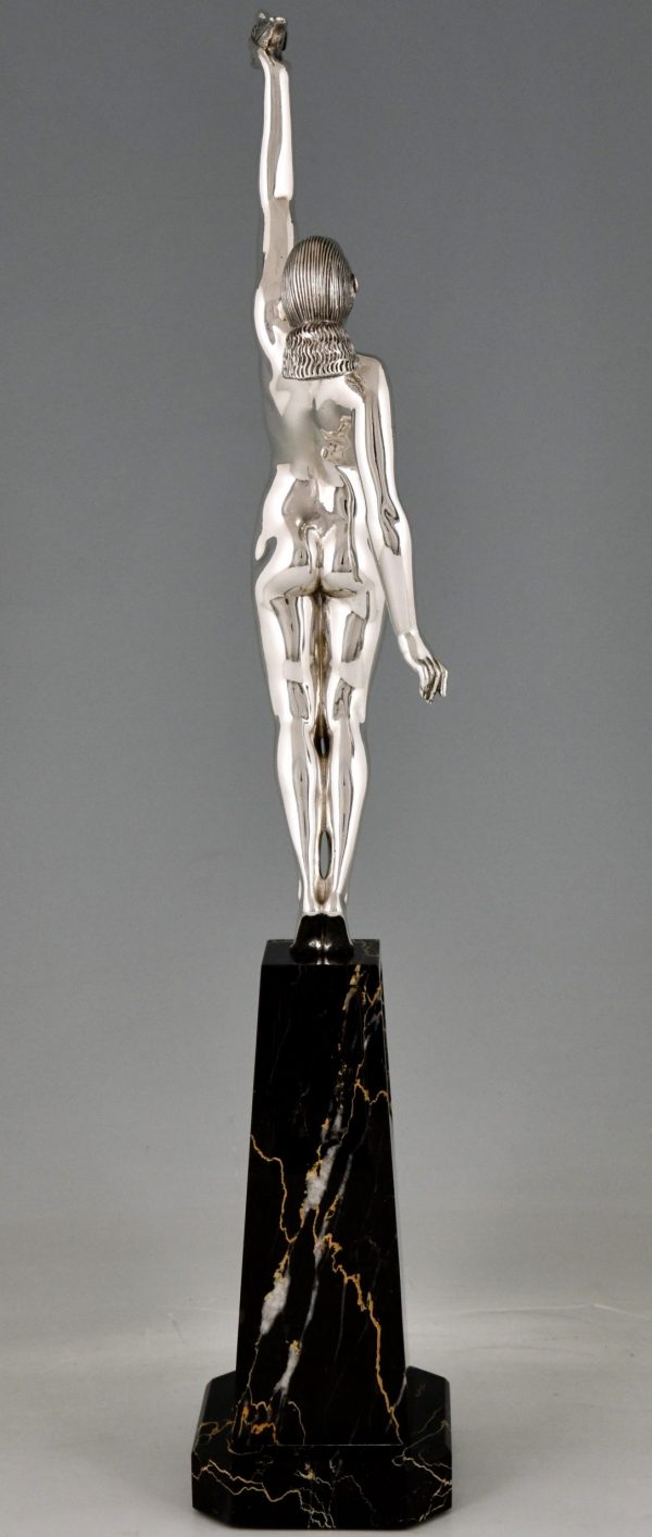 Sculpture en bronze Art deco femme nue au pigeon, message d’amour