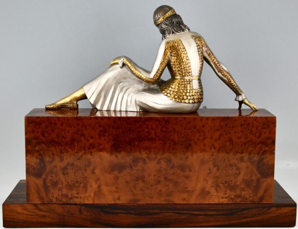 Art Deco sculpture en bronze femme au lévrier