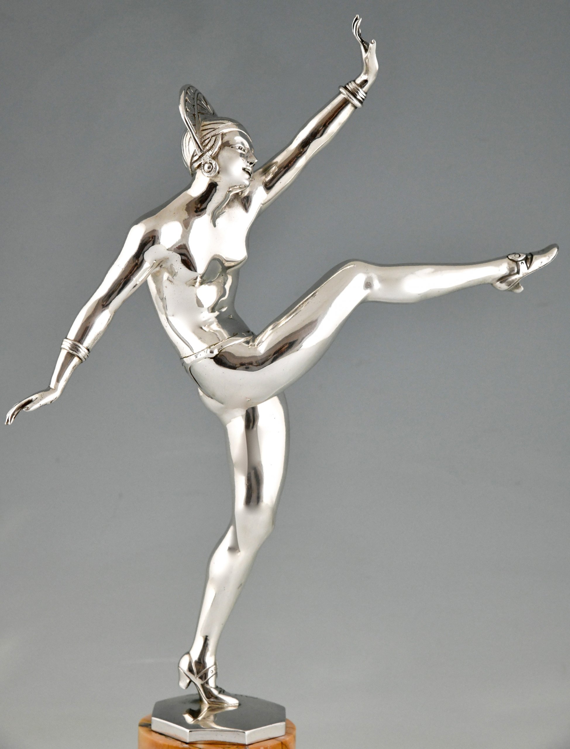 Art Deco verzilverd bronzen sculptuur van een dansend naakt