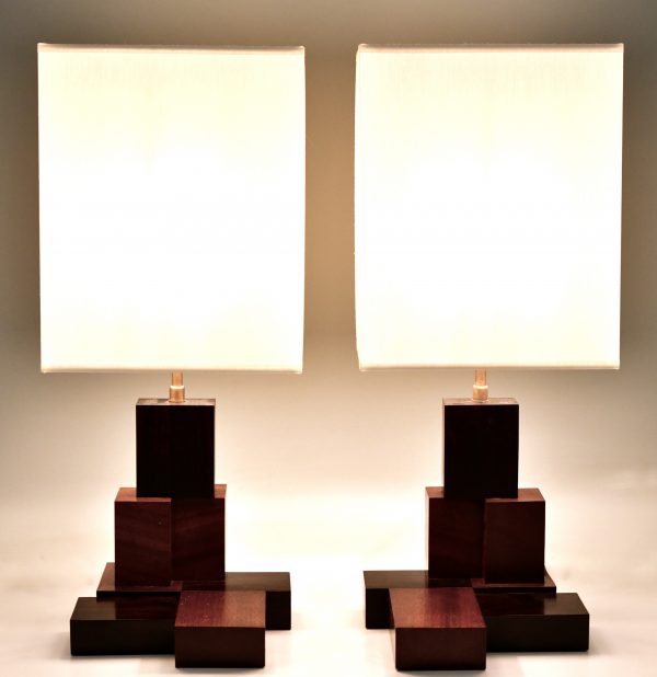 Art Deco houten constructivistische tafellampen.