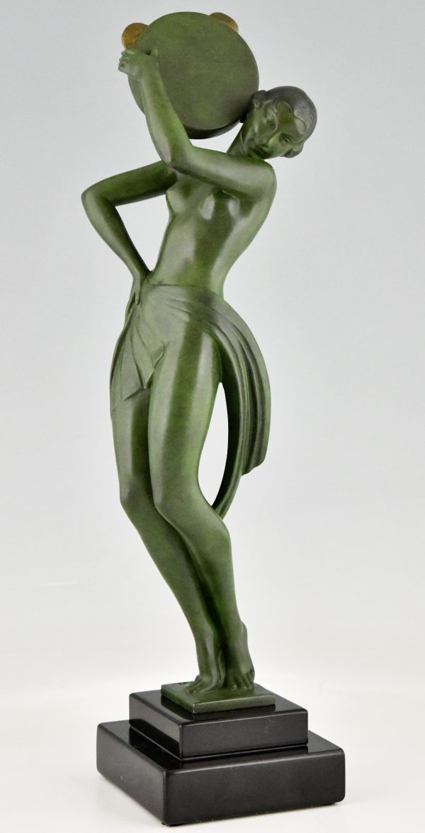 Art Deco sculptuur danseres met tamboerijn, Farandole