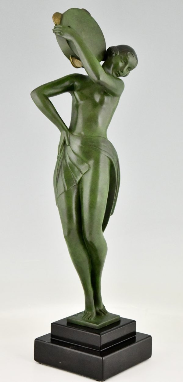 Art Deco sculptuur danseres met tamboerijn, Farandole