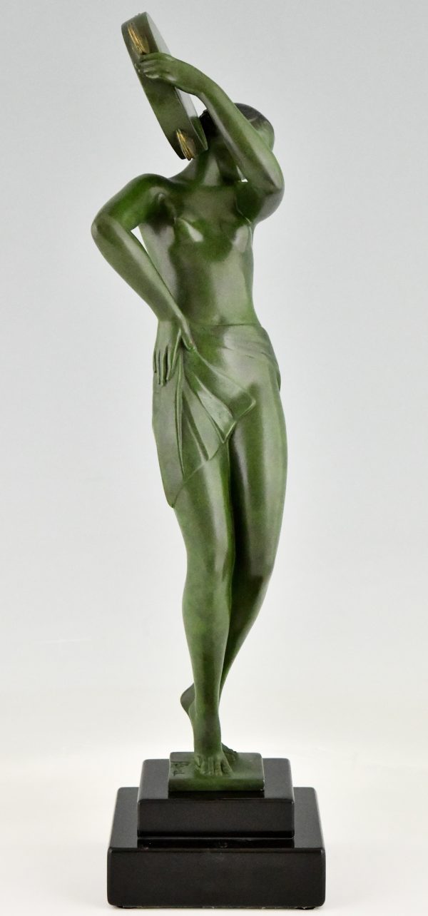 Art Deco sculptuur danseres met tamboerijn, Farandole