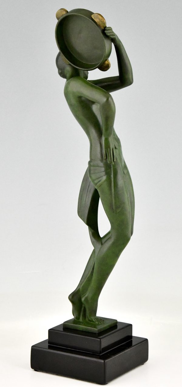 Art Deco sculptuur danseres met tamboerijn, Farandole