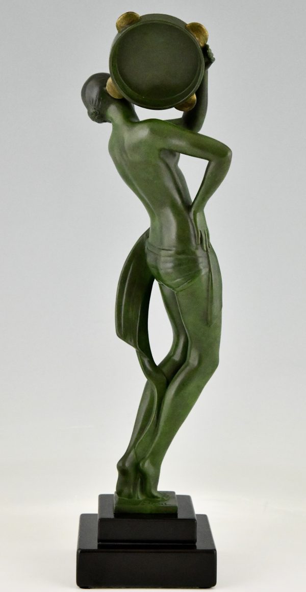 Art Deco sculptuur danseres met tamboerijn, Farandole