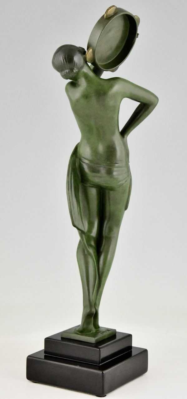 Art Deco sculptuur danseres met tamboerijn, Farandole