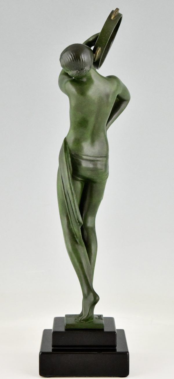 Art Deco sculptuur danseres met tamboerijn, Farandole