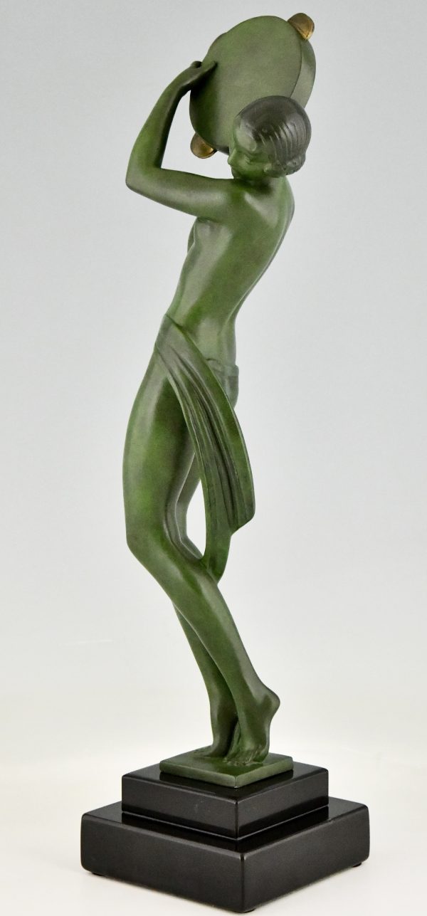 Art Deco sculptuur danseres met tamboerijn, Farandole