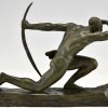 Art Deco sculpture en bronze d’un homme agenouillé à l’arc.