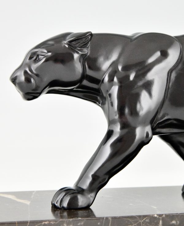 Art Deco sculpture of a panther.