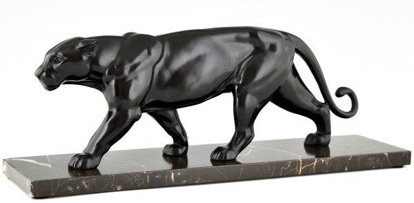 Art Deco sculpture of a panther.