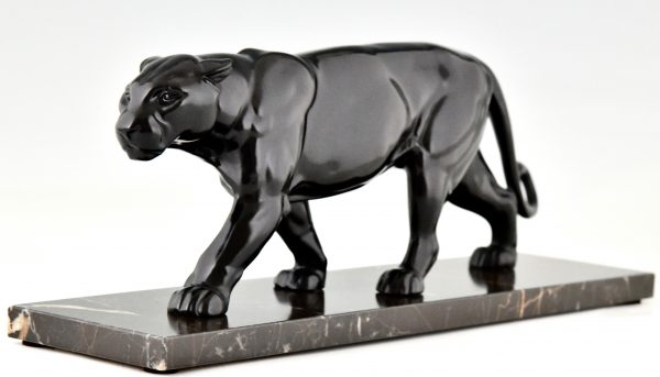 Art Deco sculpture of a panther.