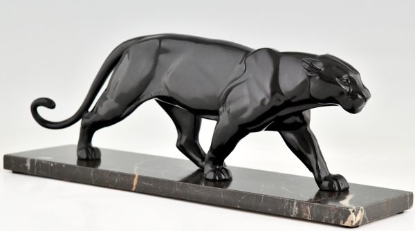 Art Deco sculpture of a panther.