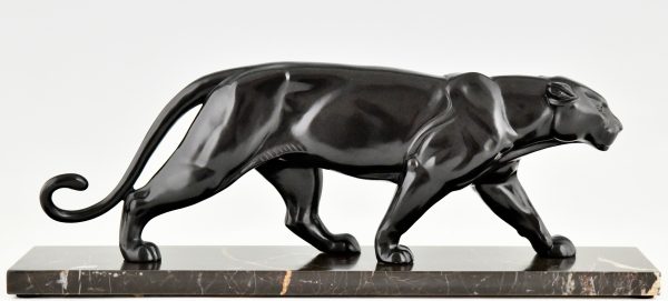 Art Deco sculpture of a panther.