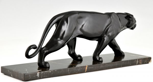 Art Deco sculpture of a panther.