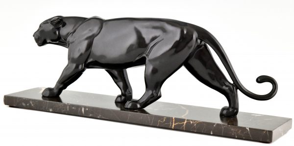 Art Deco sculpture of a panther.