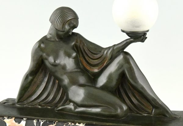 Rèverie Art Deco Lampe sitzender Akt mit Schleier
