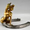 Art Nouveau bronzen sculptuur naakt op een hoefijzer