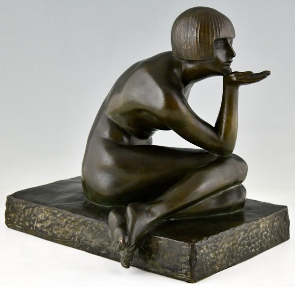 Enigme Sculpture Art Deco en bronze nu assis