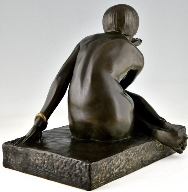 Enigme Sculpture Art Deco en bronze nu assis