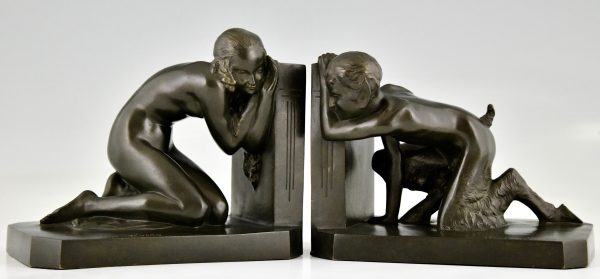 Art Deco bronzen boekensteunen naakt en sater