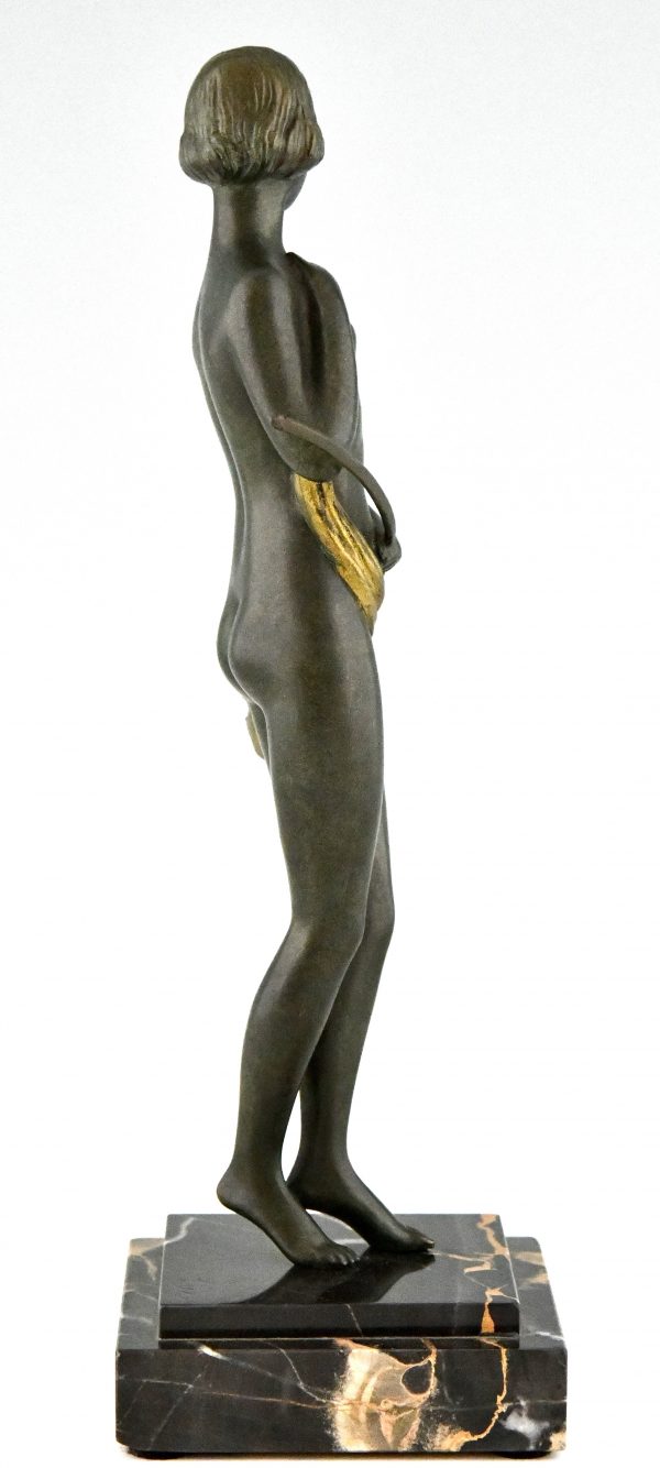 Sculpture en bronze Art Déco nu au drapé