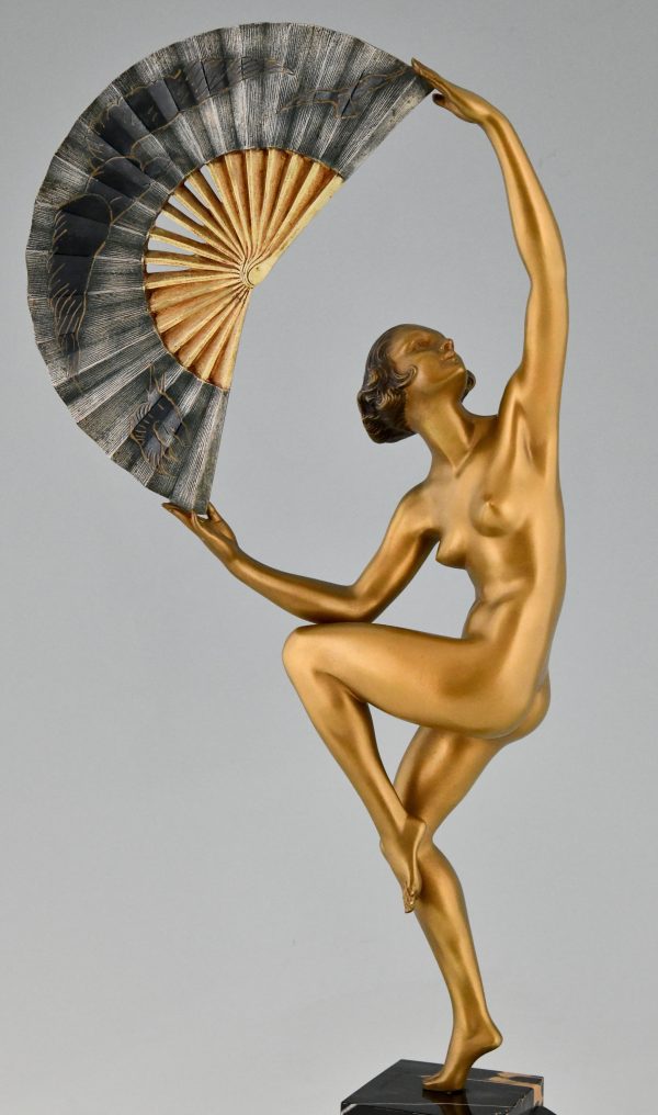 Art Deco Sculpture en bronze danseuse nue à l’éventail 