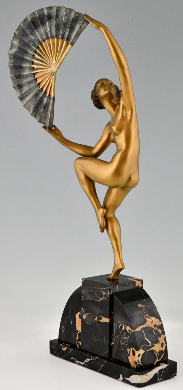 Art Deco Sculpture en bronze danseuse nue à l’éventail 