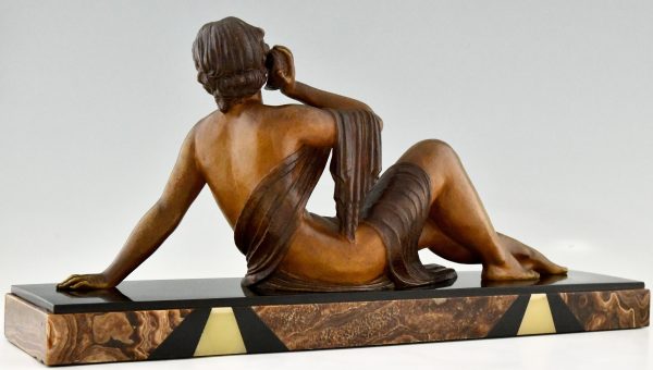 Sculpture Art Déco nu assis au coquillage, L’Echo