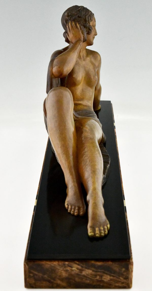 Art Deco Skulptur sitzender Akt mit Muschel, Echo
